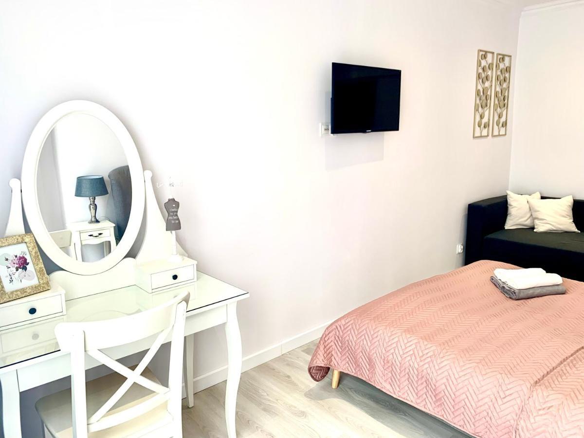 Apartamenty Sienkiewicza - Bezplatny Parking, Centrum, Park, Fv Kielce Buitenkant foto